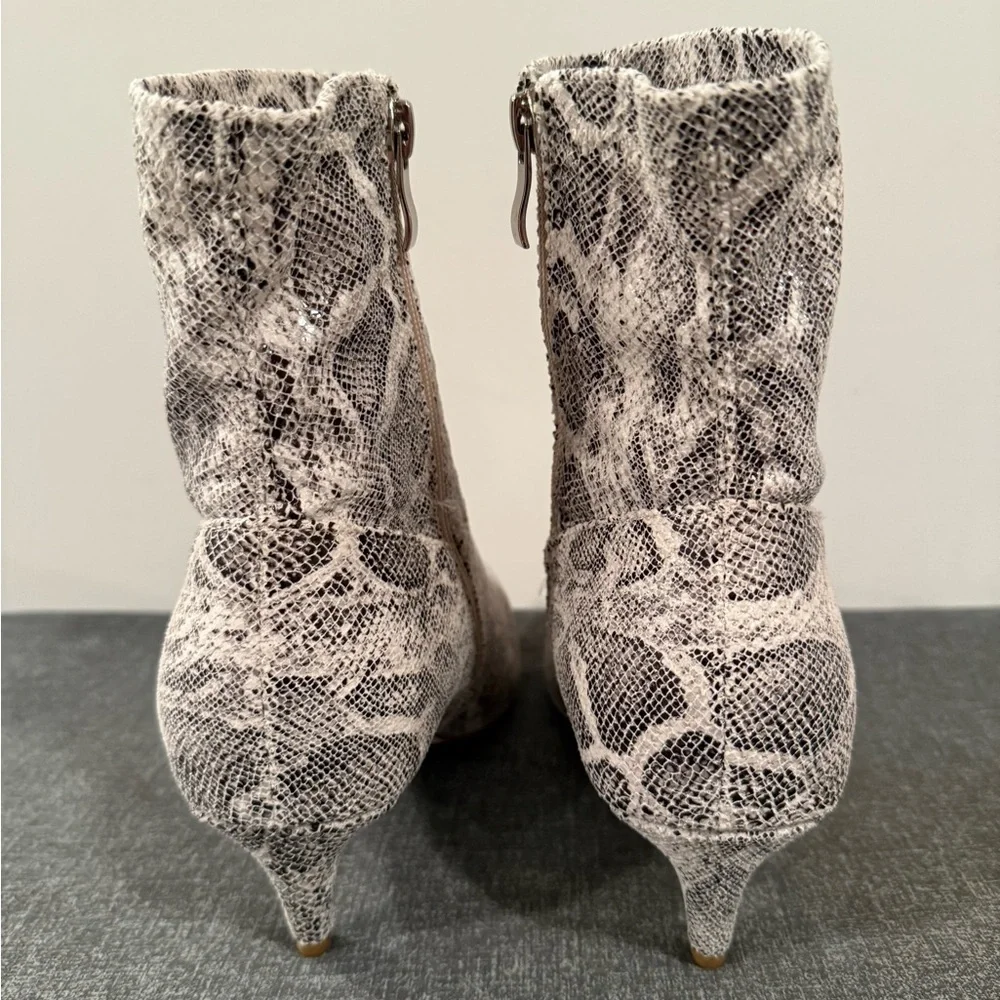 AZALEA WANG Leoncio Snakeskin Embossed mobwife sexy chic  Bootie (Women)/size 8